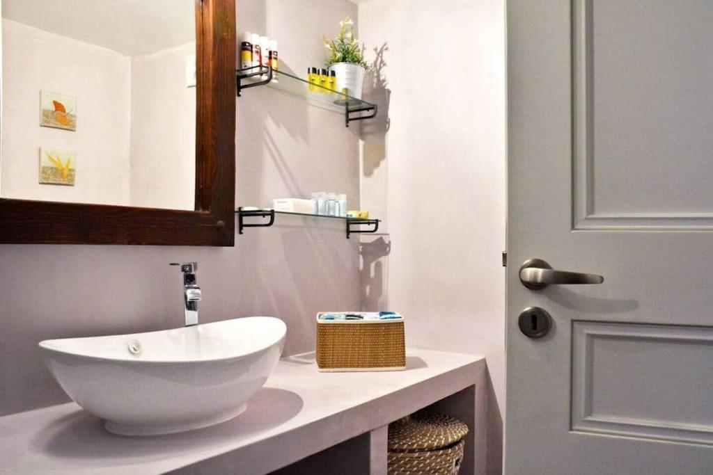 Near Acropolis, 3 Bedroom 2 Bathroom Big Beautiful Apt Atenas Exterior foto